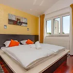Casa de Férias 4 Bedroom Stunning In Brodarica (Sibenik-Knin)