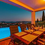 4 Bedroom Stunning In Casa de Férias *