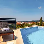 4 Bedroom Stunning In