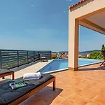 4 Bedroom Stunning In *