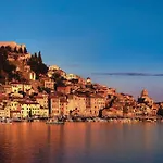 Casa de Férias 4 Bedroom Stunning In Brodarica (Sibenik-Knin)