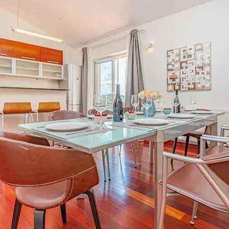 4 Bedroom Stunning In *