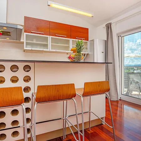 4 Bedroom Stunning In Holiday home Brodarica (Sibenik-Knin)
