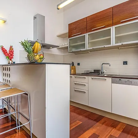 4 Bedroom Stunning In *