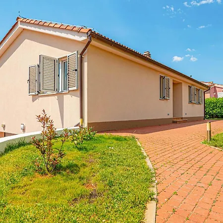 Vakantiehuis 4 Bedroom Stunning In *