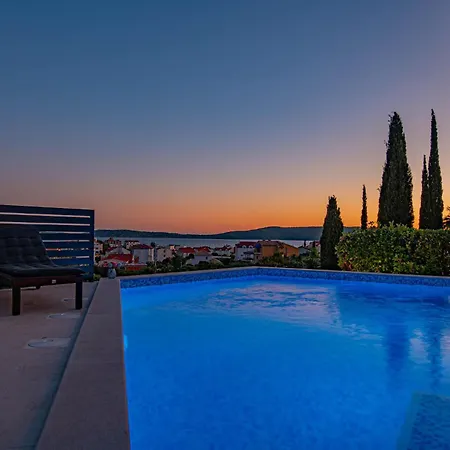 4 Bedroom Stunning In Casa de Férias Brodarica (Sibenik-Knin)