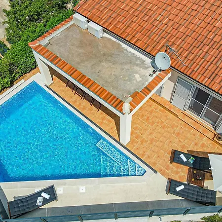 4 Bedroom Stunning In Vakantiehuis Brodarica (Sibenik-Knin)