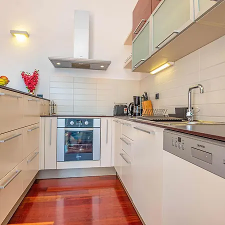 4 Bedroom Stunning In Semesterbostad *
