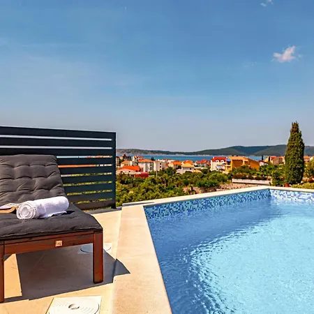4 Bedroom Stunning In