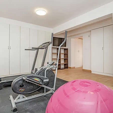 4 Bedroom Stunning In Holiday home