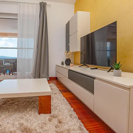 4 Bedroom Stunning In Casa de Férias Brodarica (Sibenik-Knin)