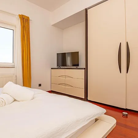 Semesterbostad 4 Bedroom Stunning In Brodarica (Sibenik-Knin)