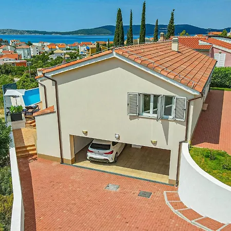 4 Bedroom Stunning In Vakantiehuis Brodarica (Sibenik-Knin)