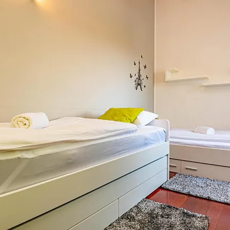 4 Bedroom Stunning In Holiday home *