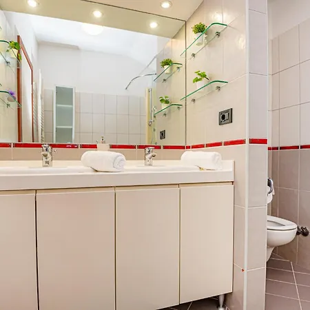 4 Bedroom Stunning In Semesterbostad Brodarica (Sibenik-Knin)