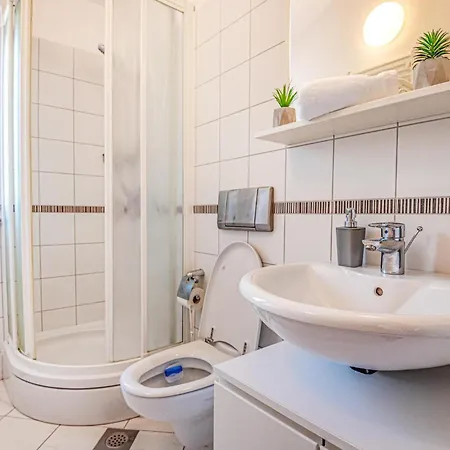 4 Bedroom Stunning In *