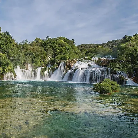 4 Bedroom Stunning In Holiday home Brodarica (Sibenik-Knin)
