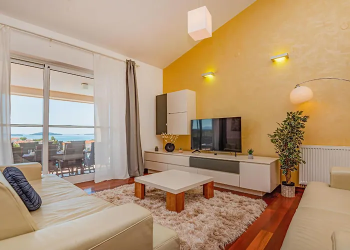 Casa de Férias 4 Bedroom Stunning In Brodarica (Sibenik-Knin)