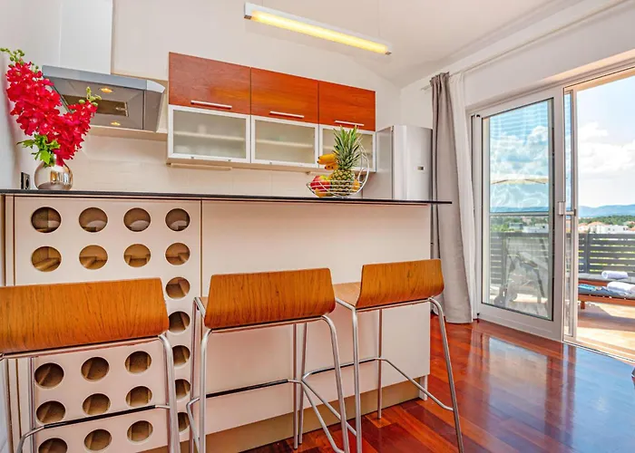 4 Bedroom Stunning In בית נופש ברודאריצה