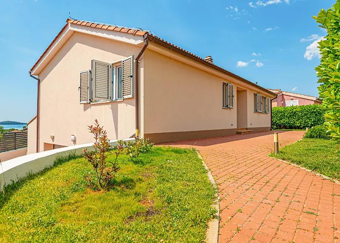 Vakantiehuis 4 Bedroom Stunning In *