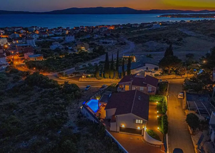 4 Bedroom Stunning In Vakantiehuis *