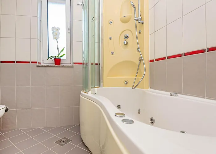 4 Bedroom Stunning In Brodarica (Sibenik-Knin)