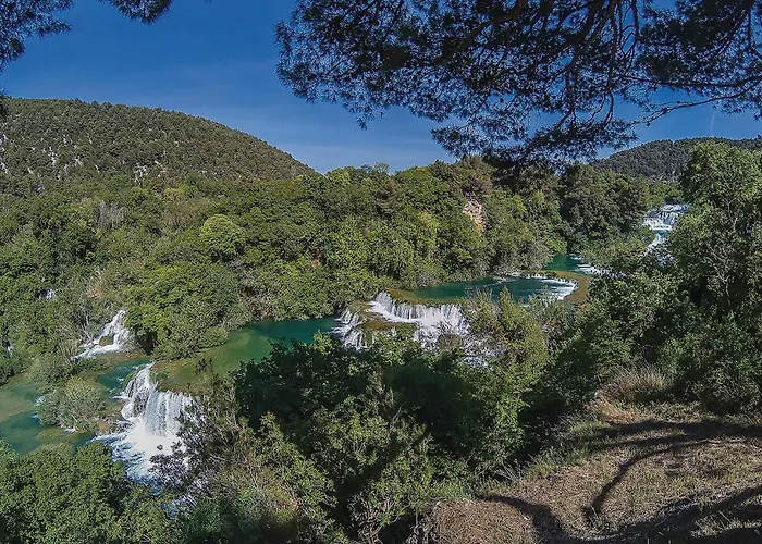 Casa de Férias 4 Bedroom Stunning In Brodarica (Sibenik-Knin)