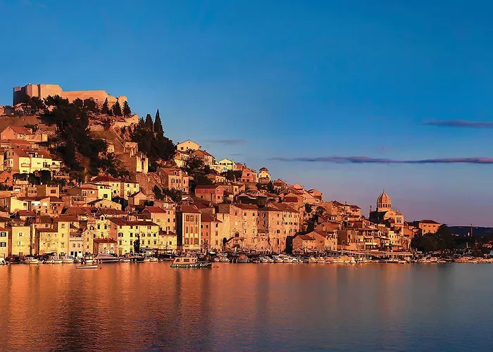 Vakantiehuis 4 Bedroom Stunning In Brodarica (Sibenik-Knin)